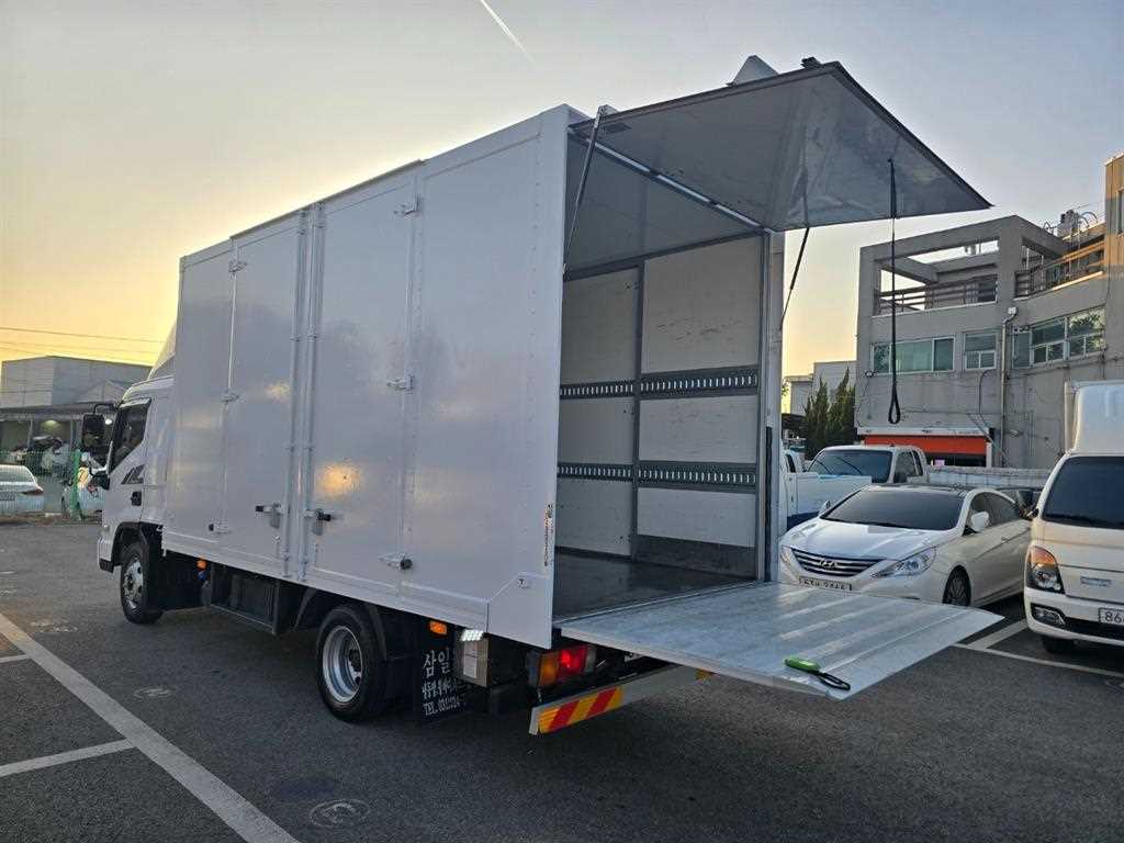 medium and large cargo truck - Vista 7