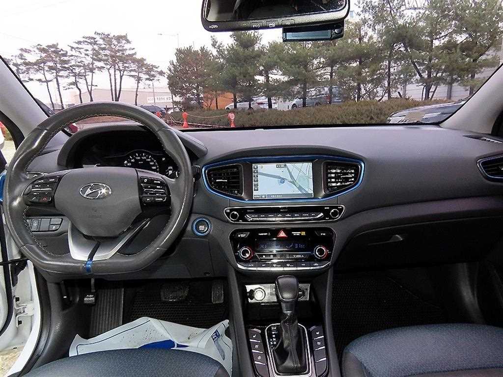 HYUNDAI Ioniq - Vista 7