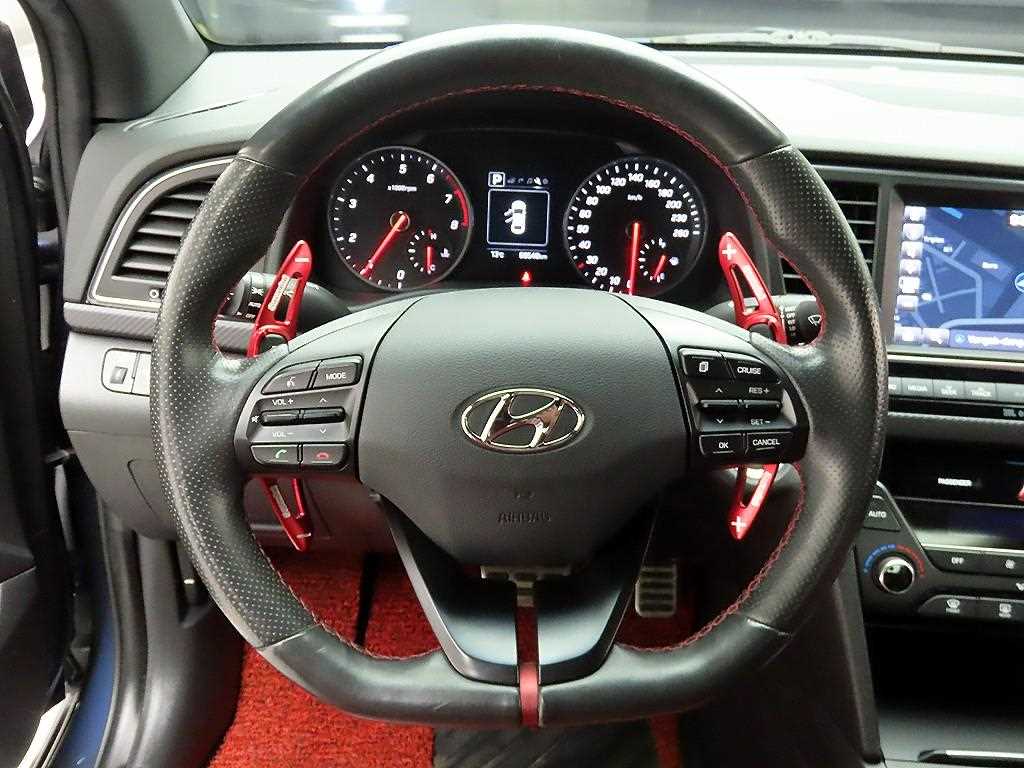 HYUNDAI Avante - Vista 7