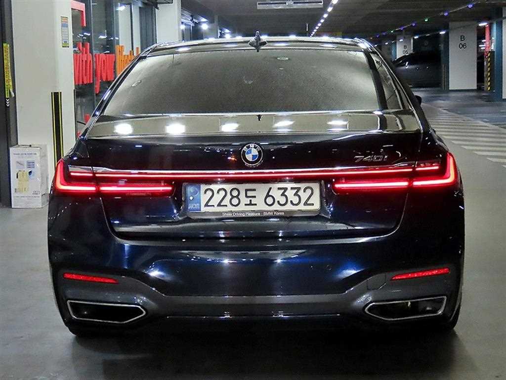 BMW 7 Series - Vista 5