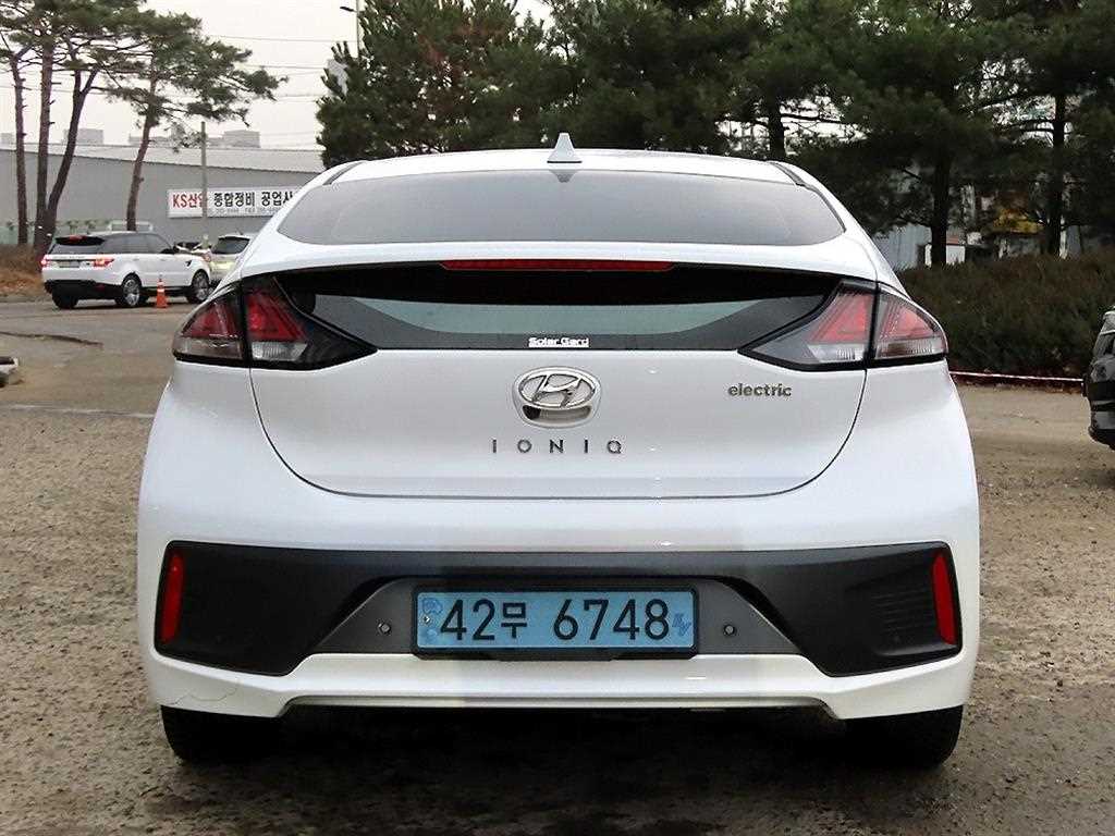 HYUNDAI Ioniq - Vista 4
