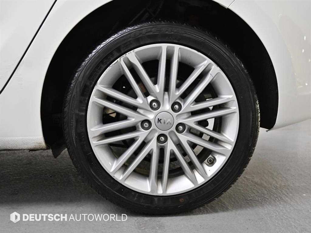 KIA Carens - Vista 5