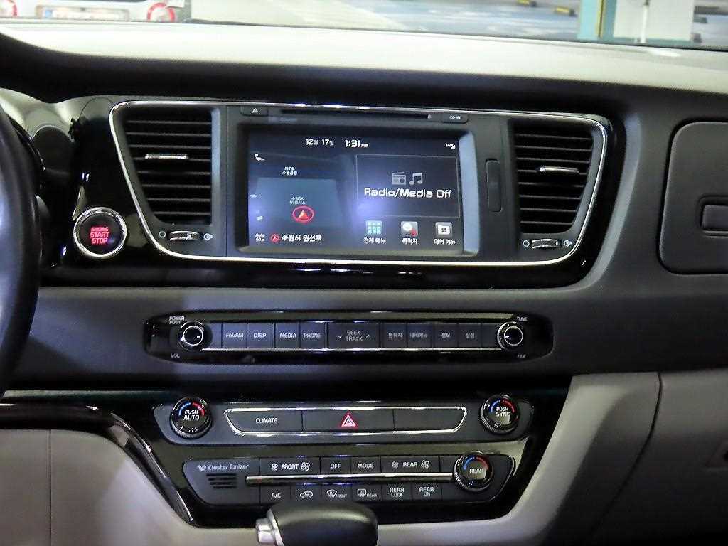 KIA Carnival - Vista 11