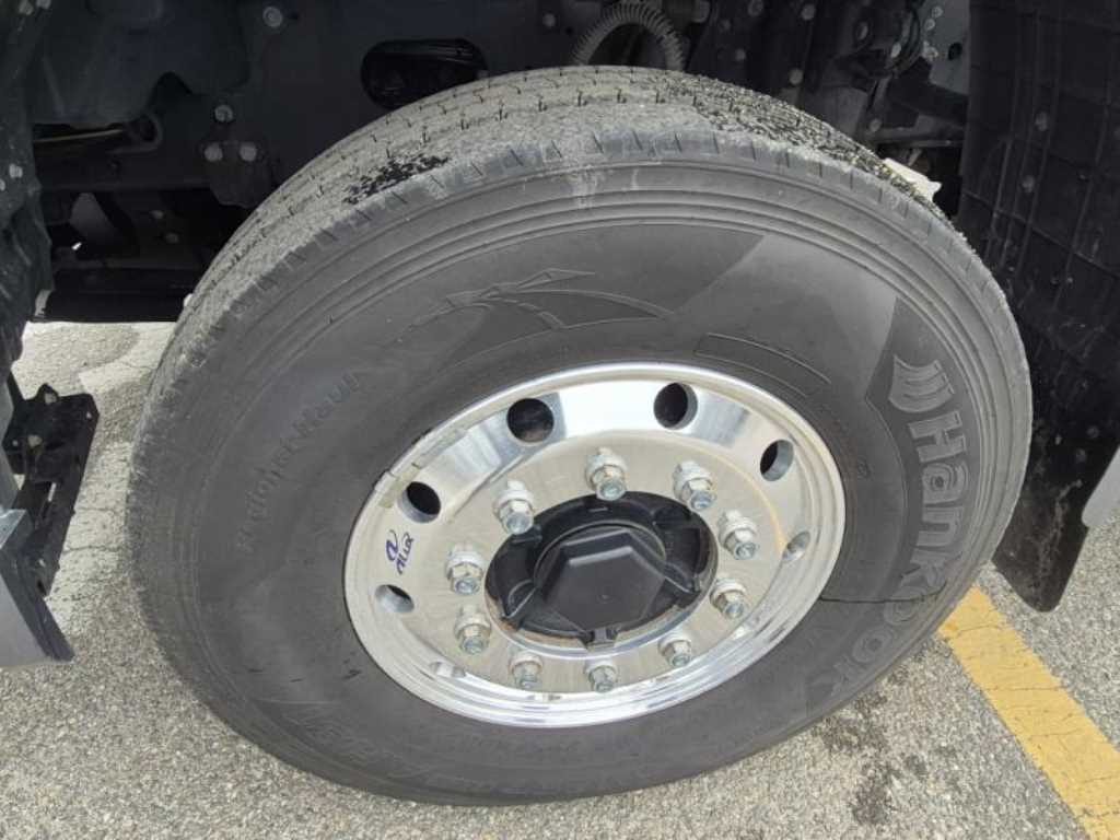 medium and large cargo truck - Vista 8