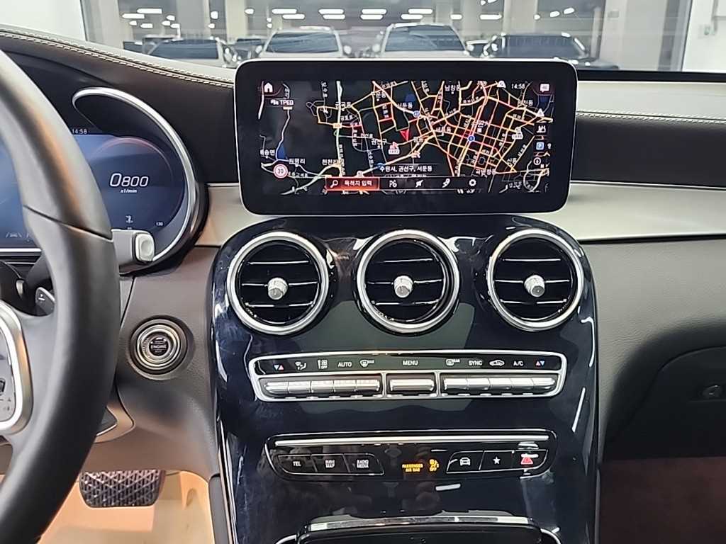 Mercedes Benz GLC Class - Vista 10