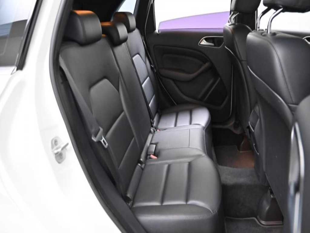 Mercedes Benz B Class (MY B) - Vista 12