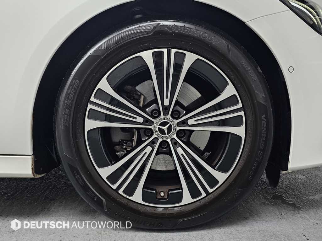 Mercedes Benz E class - Vista 5