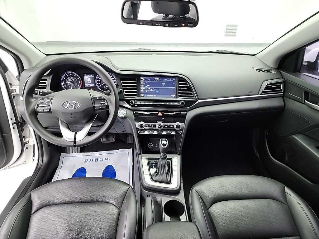 HYUNDAI Avante - Vista 7