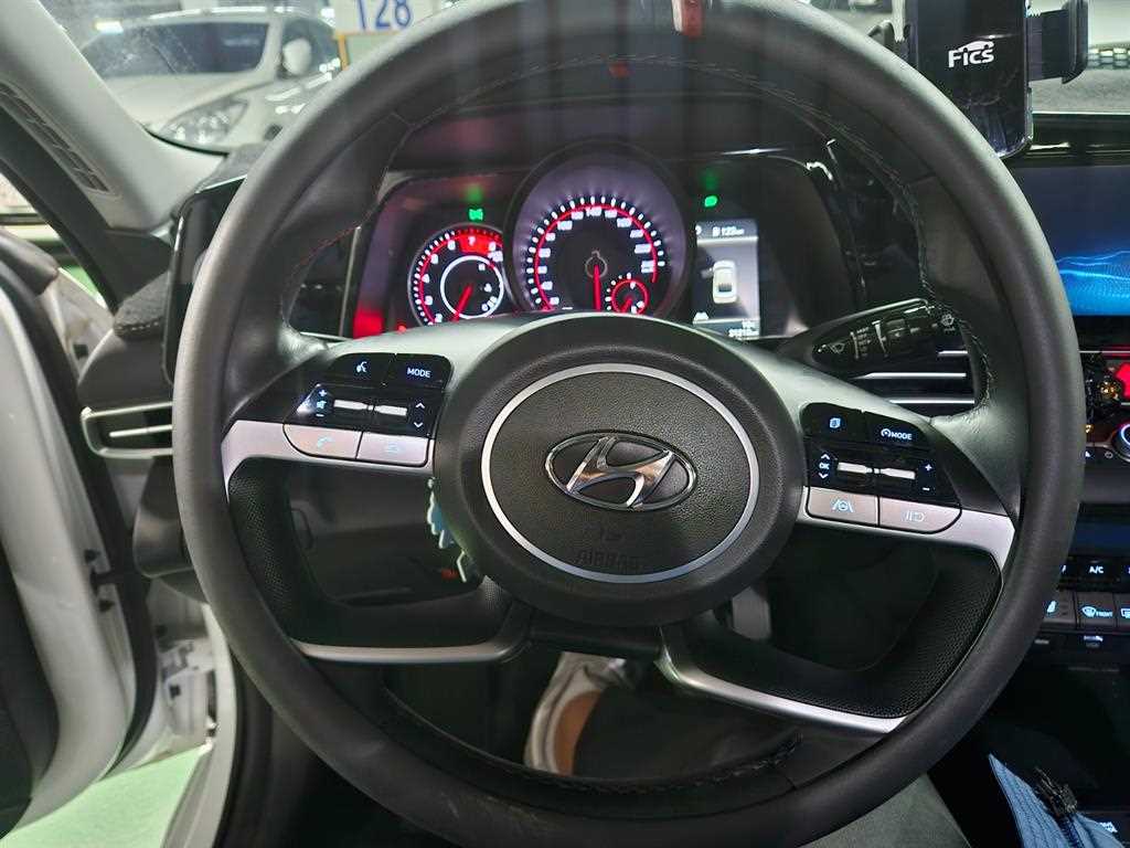 HYUNDAI Avante - Vista 12