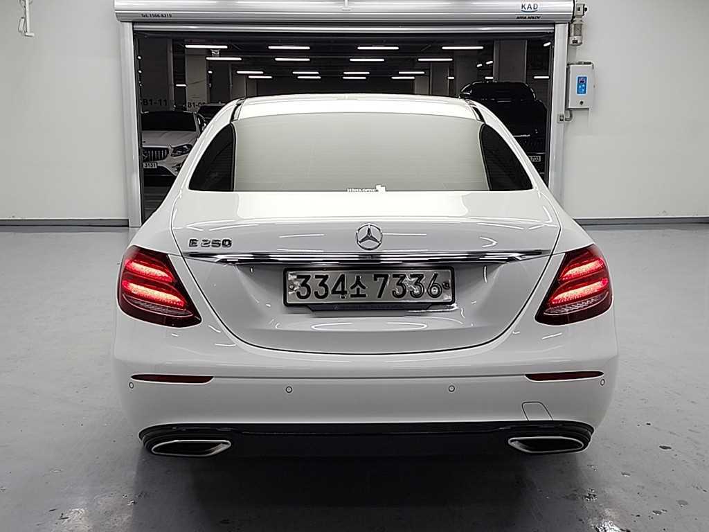 Mercedes Benz E class - Vista 3