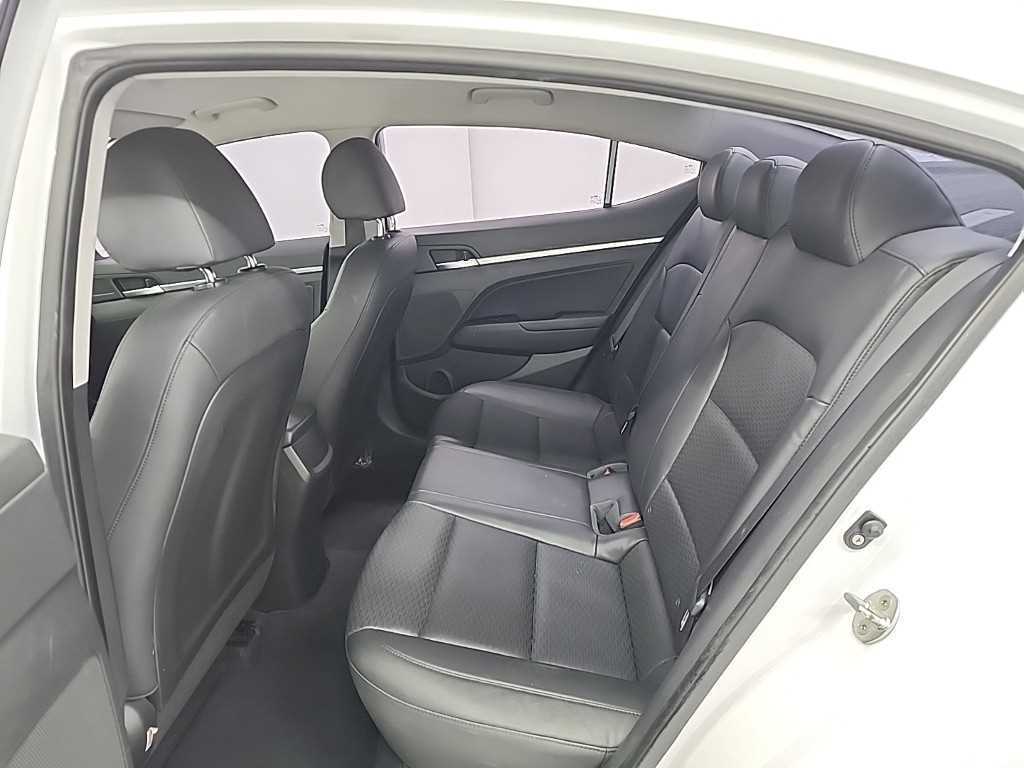 HYUNDAI Avante - Vista 12