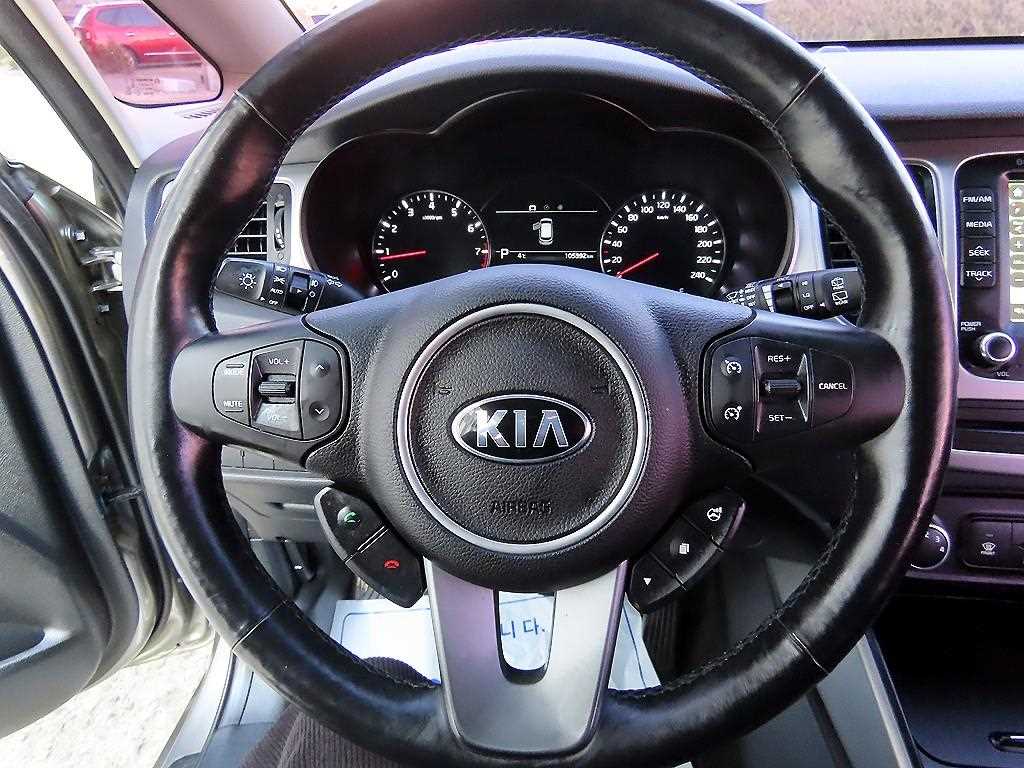 KIA Carens - Vista 8