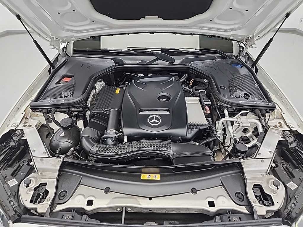 Mercedes Benz E class - Vista 5