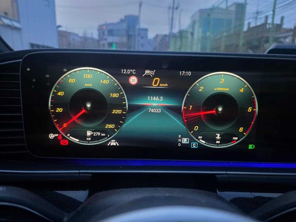 Mercedes Benz GLE Class - Vista 8