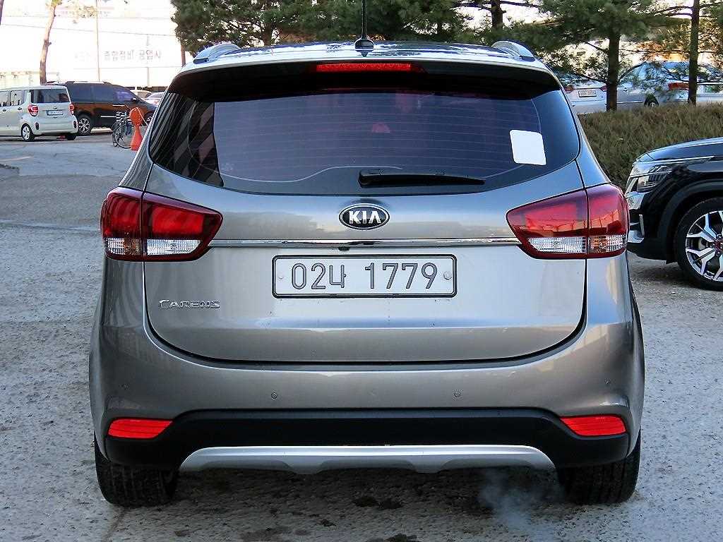 KIA Carens - Vista 4