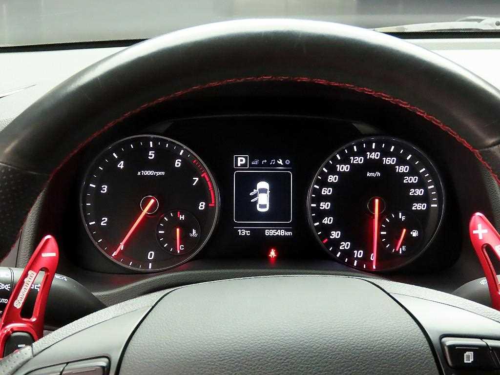 HYUNDAI Avante - Vista 6