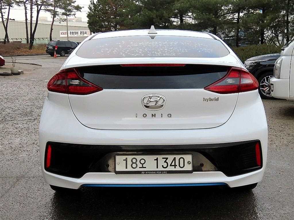 HYUNDAI Ioniq - Vista 4