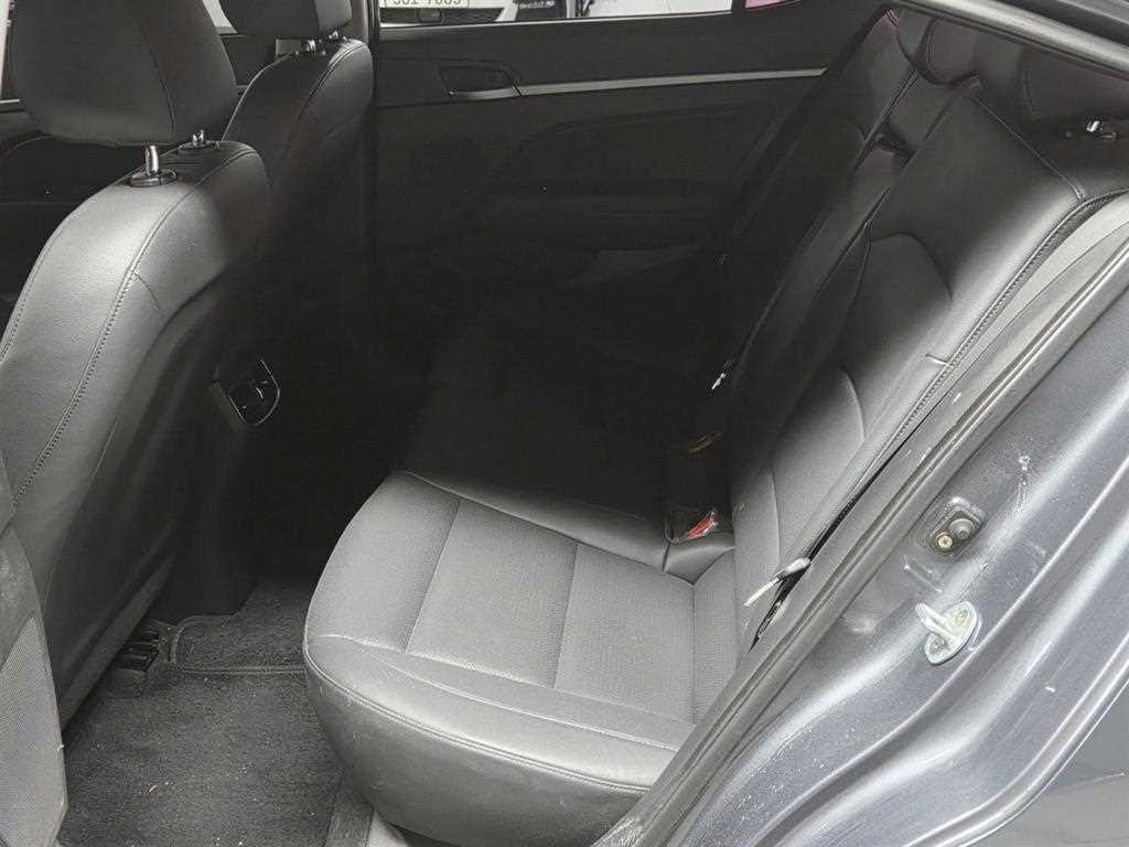 HYUNDAI Avante - Vista 11