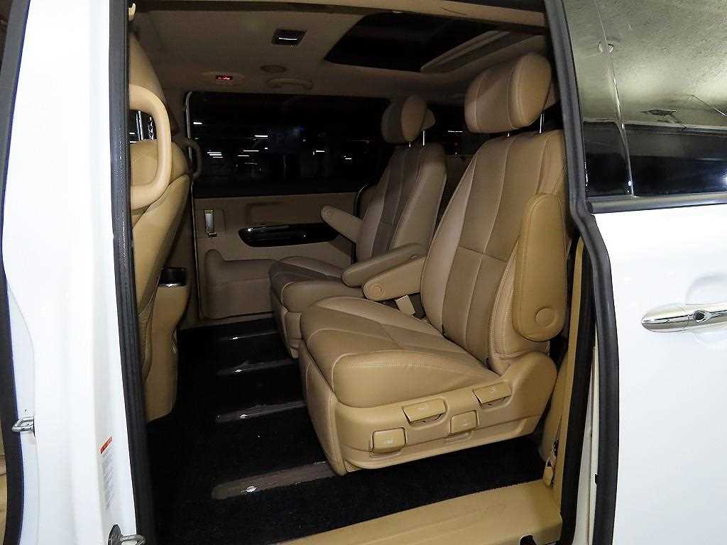 KIA Carnival - Vista 7