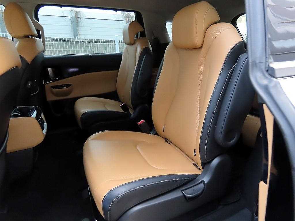 KIA Carnival - Vista 6