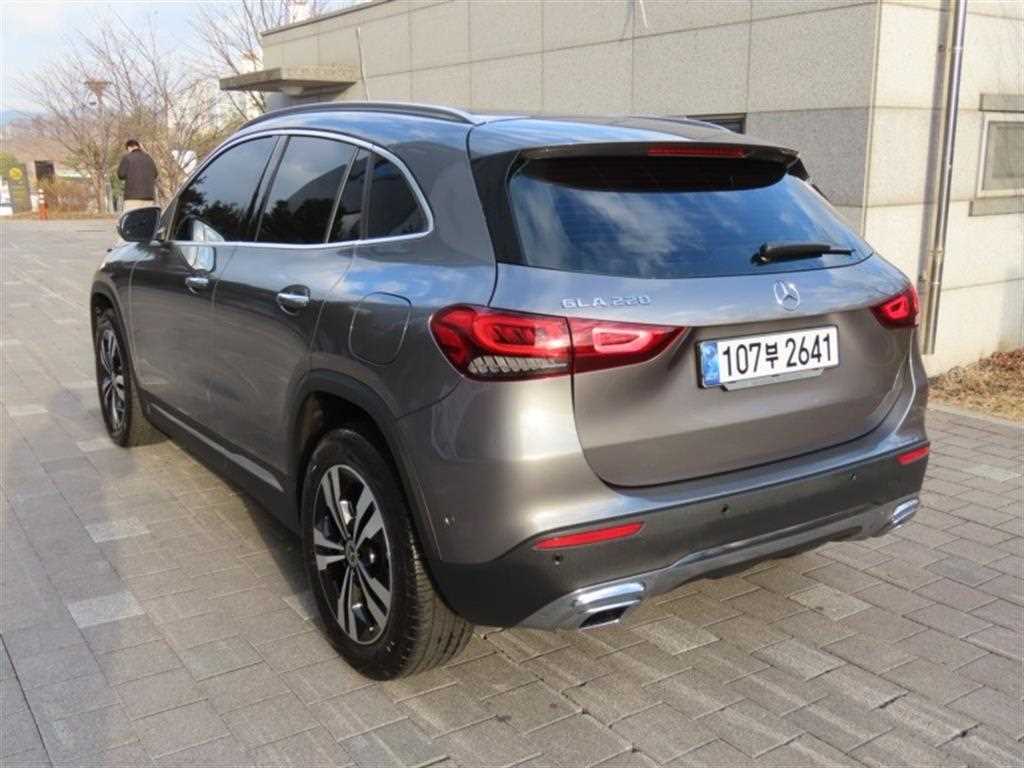 Mercedes Benz GLA Class - Vista 4