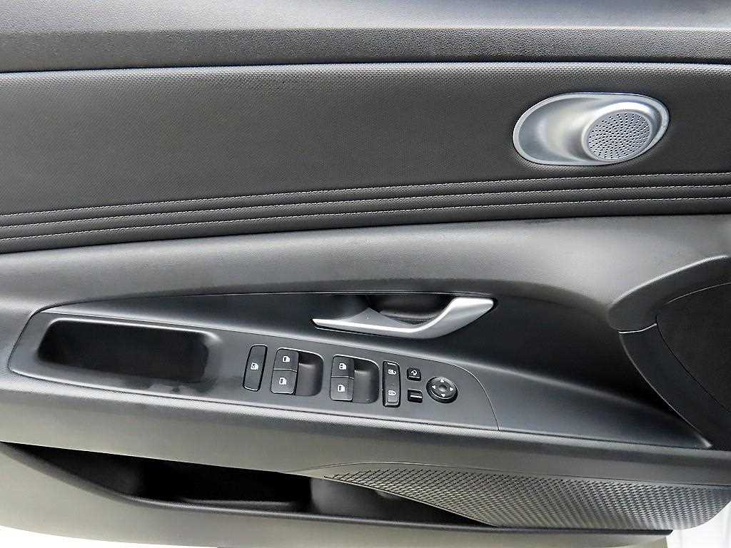 HYUNDAI Avante - Vista 11