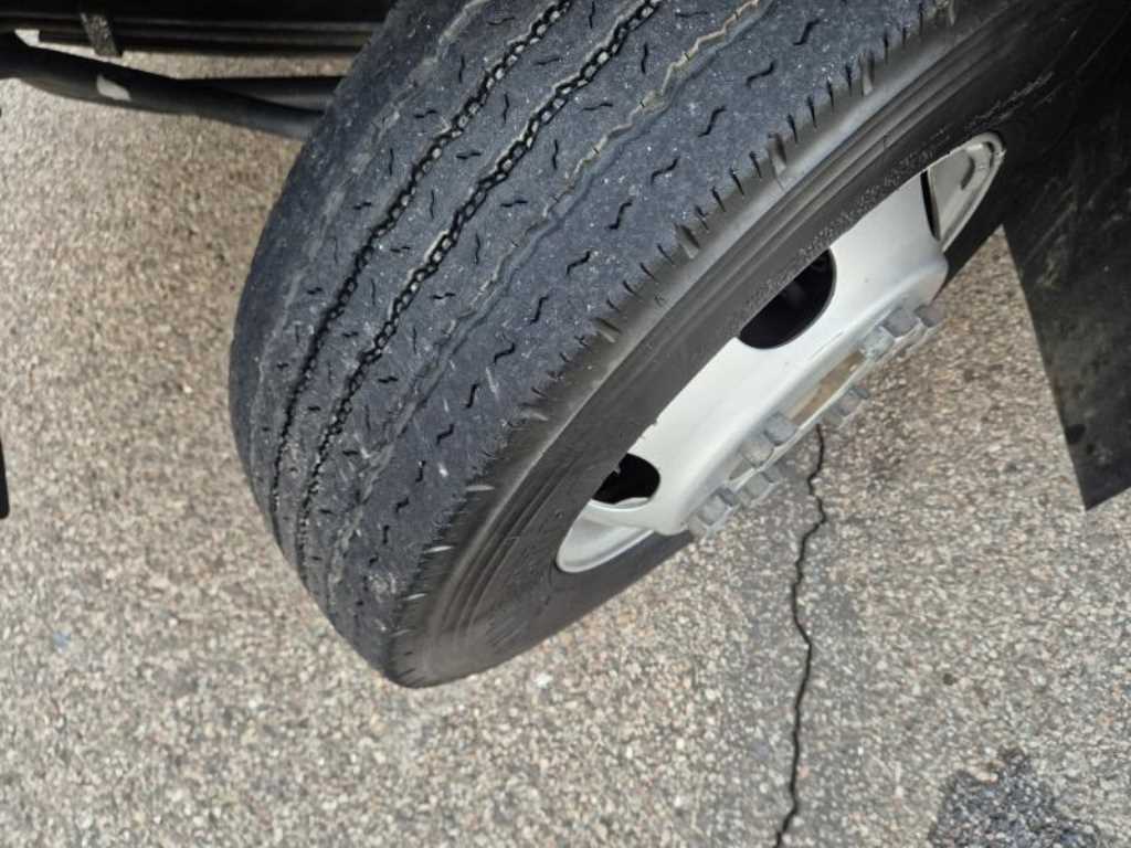 medium and large cargo truck - Vista 8