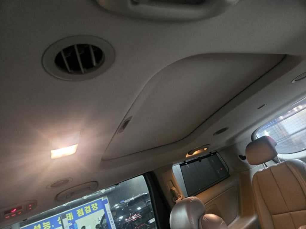 KIA Carnival - Vista 5