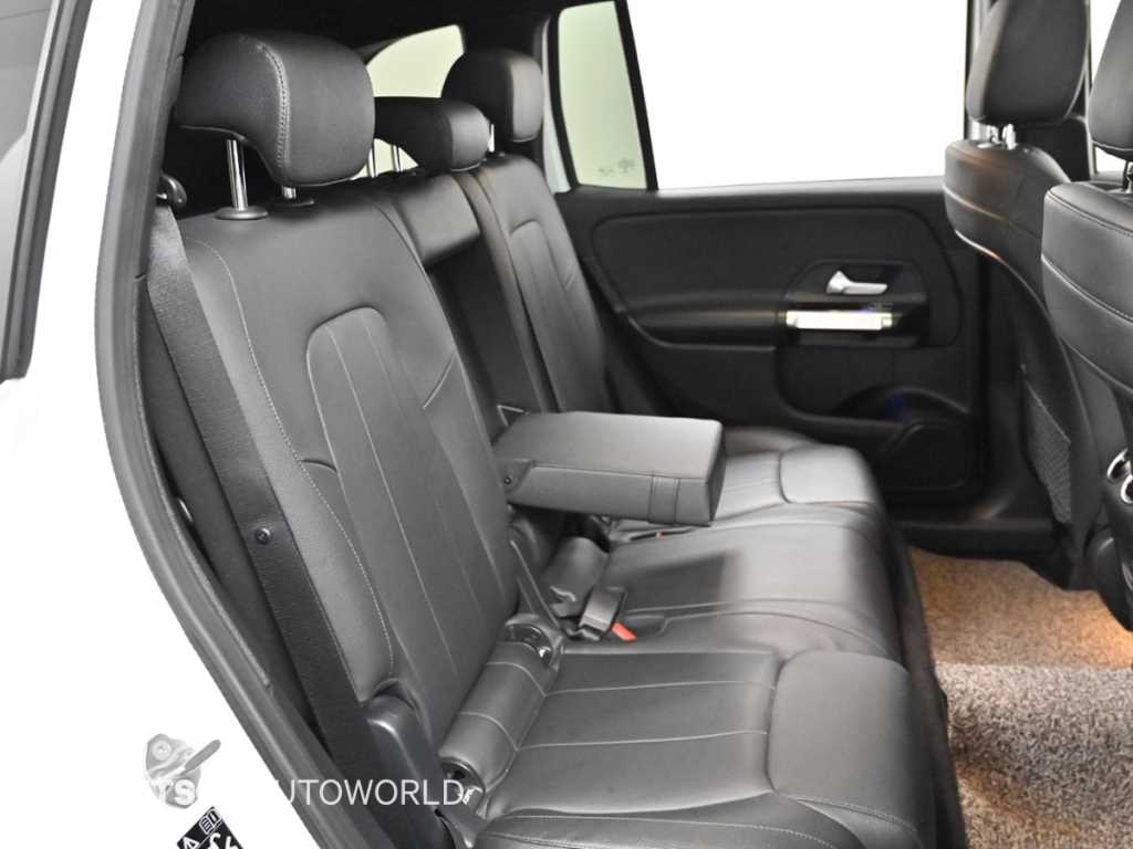 Mercedes Benz GLB Class - Vista 12