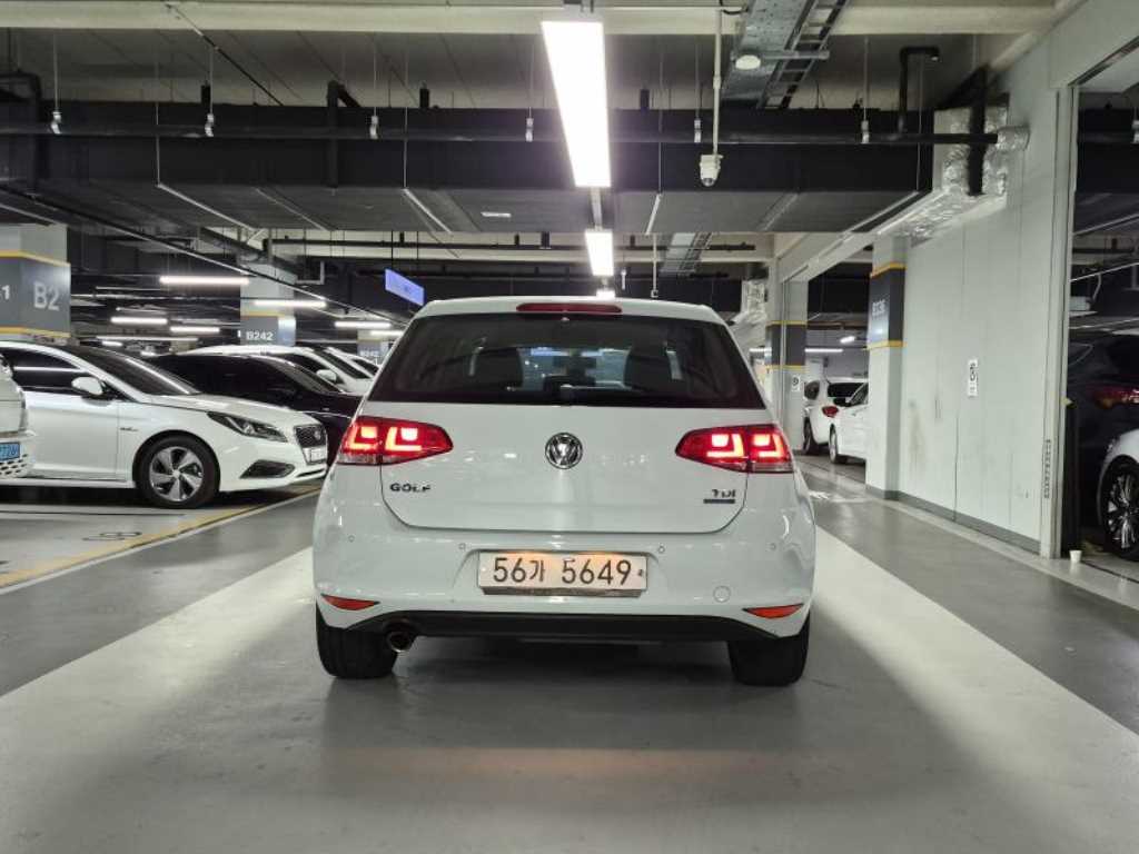 Volkswagen Golf - Vista 4