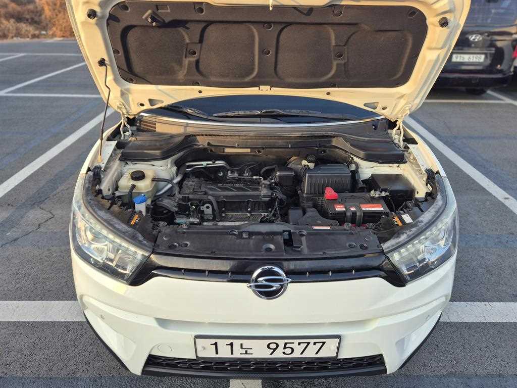 Ssangyong Tivoli 2015 Blanco - Importación desde Corea - HF Imports Iquique - Foto 18