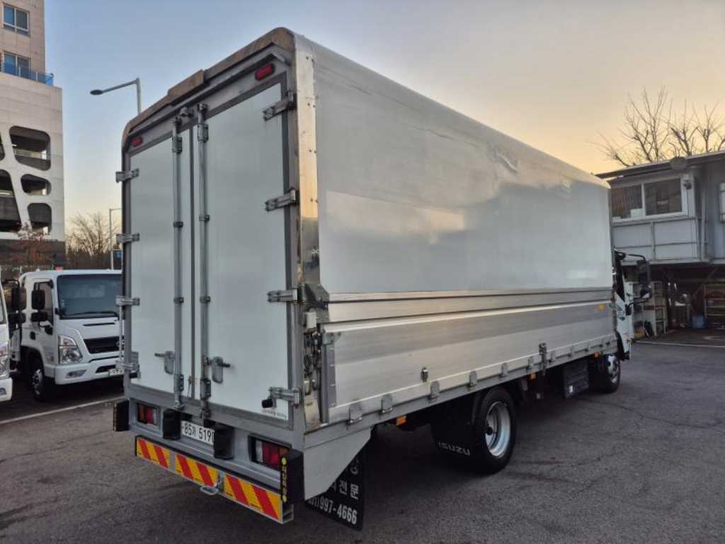 medium and large cargo truck - Vista 6