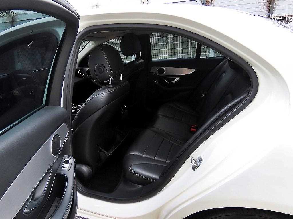 Mercedes Benz C Class - Vista 6