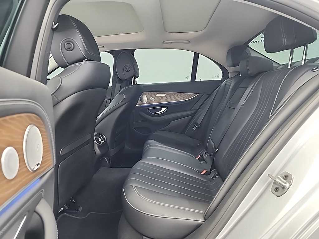 Mercedes Benz E class - Vista 12