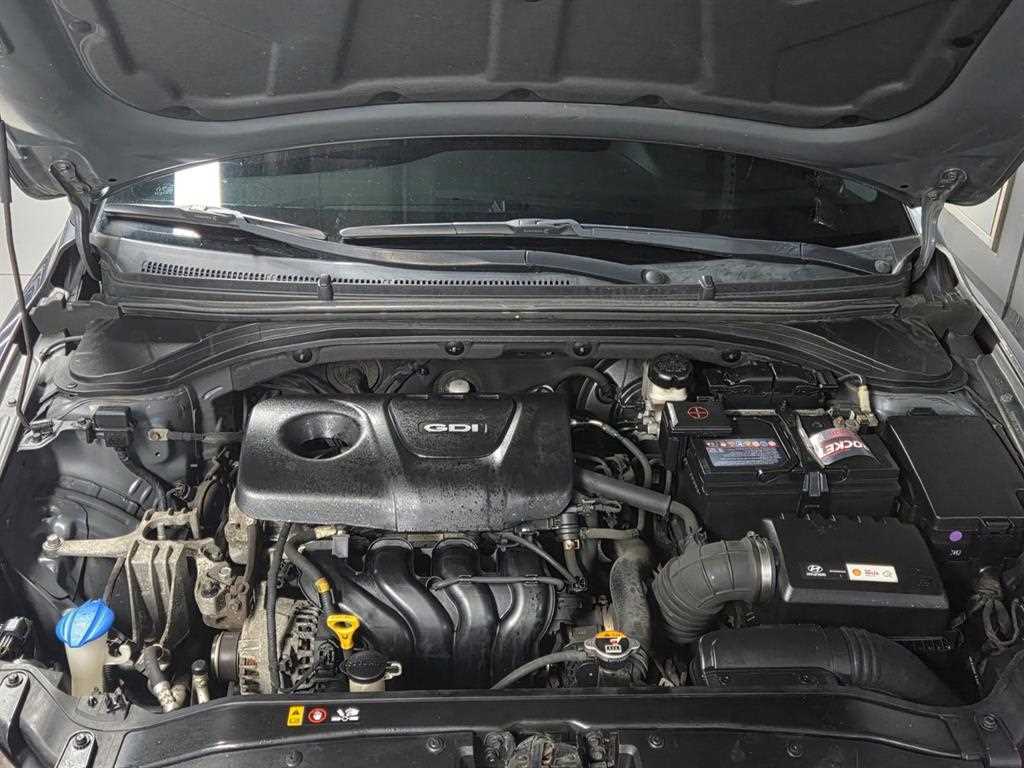 HYUNDAI Avante - Vista 6