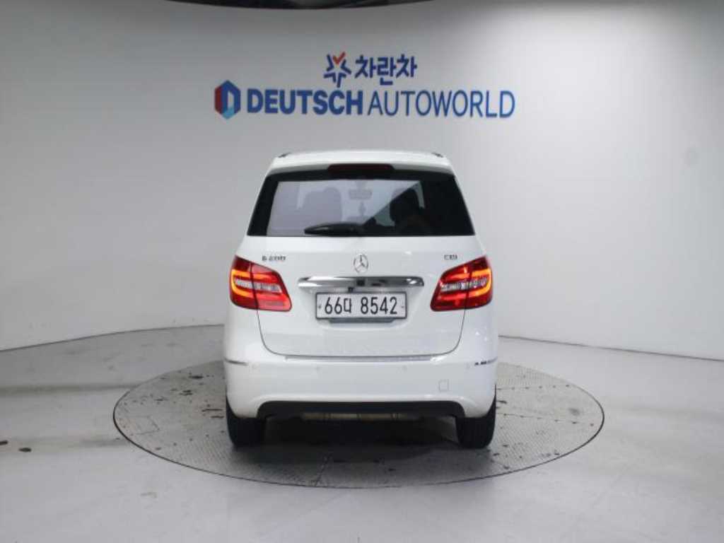 Mercedes Benz B Class (MY B) - Vista 4
