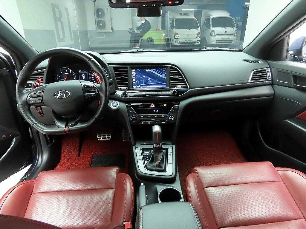 HYUNDAI Avante - Vista 8