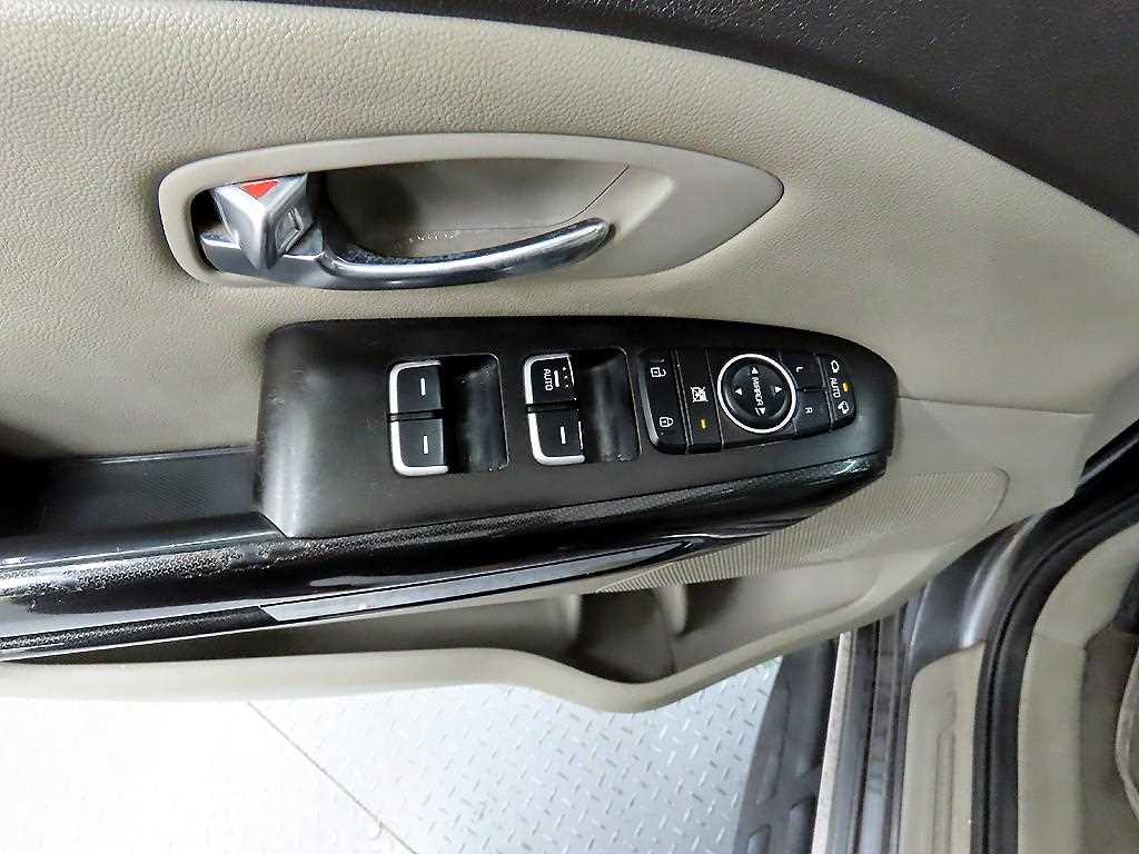 KIA Carnival - Vista 11