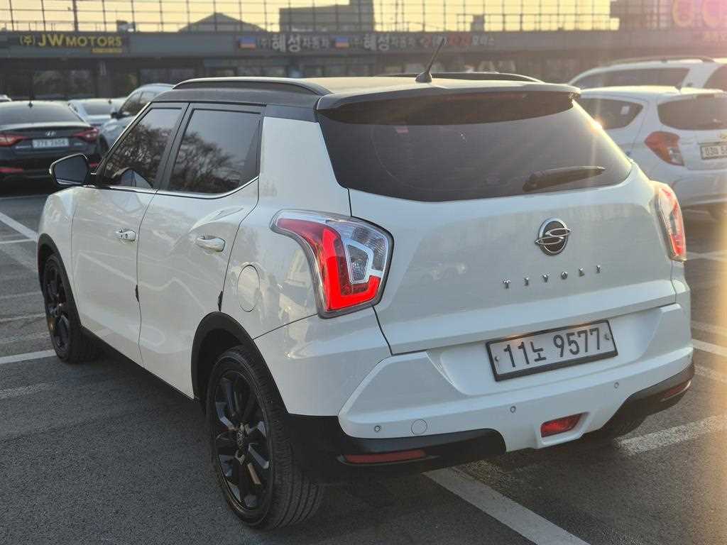 Ssangyong Tivoli - Vista 4