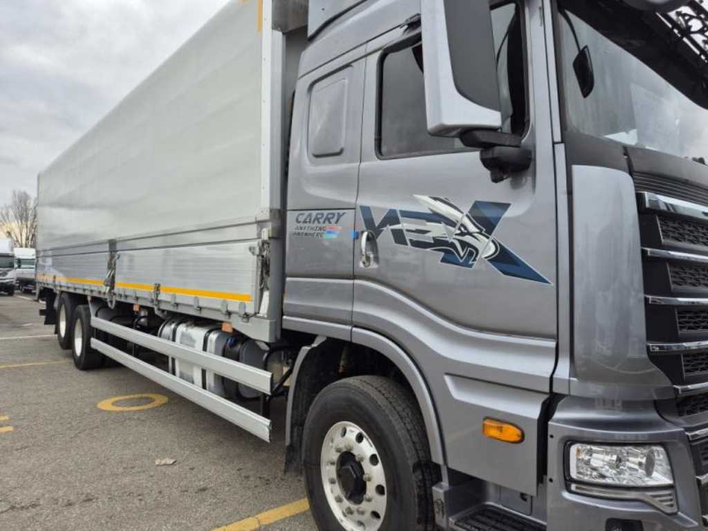 medium and large cargo truck - Vista 3