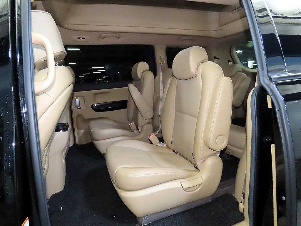 KIA Carnival - Vista 7