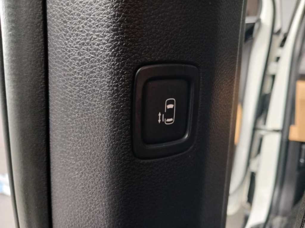 KIA Carnival - Vista 9