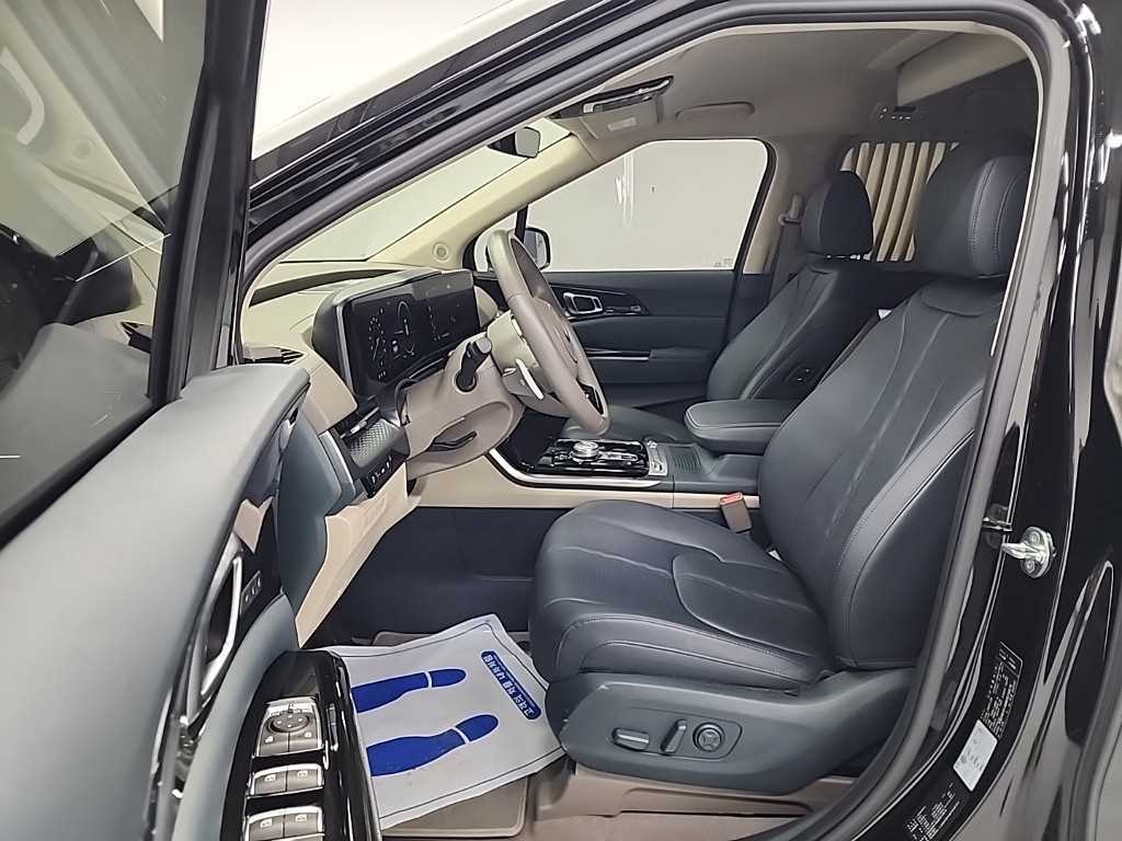 KIA Carnival - Vista 11