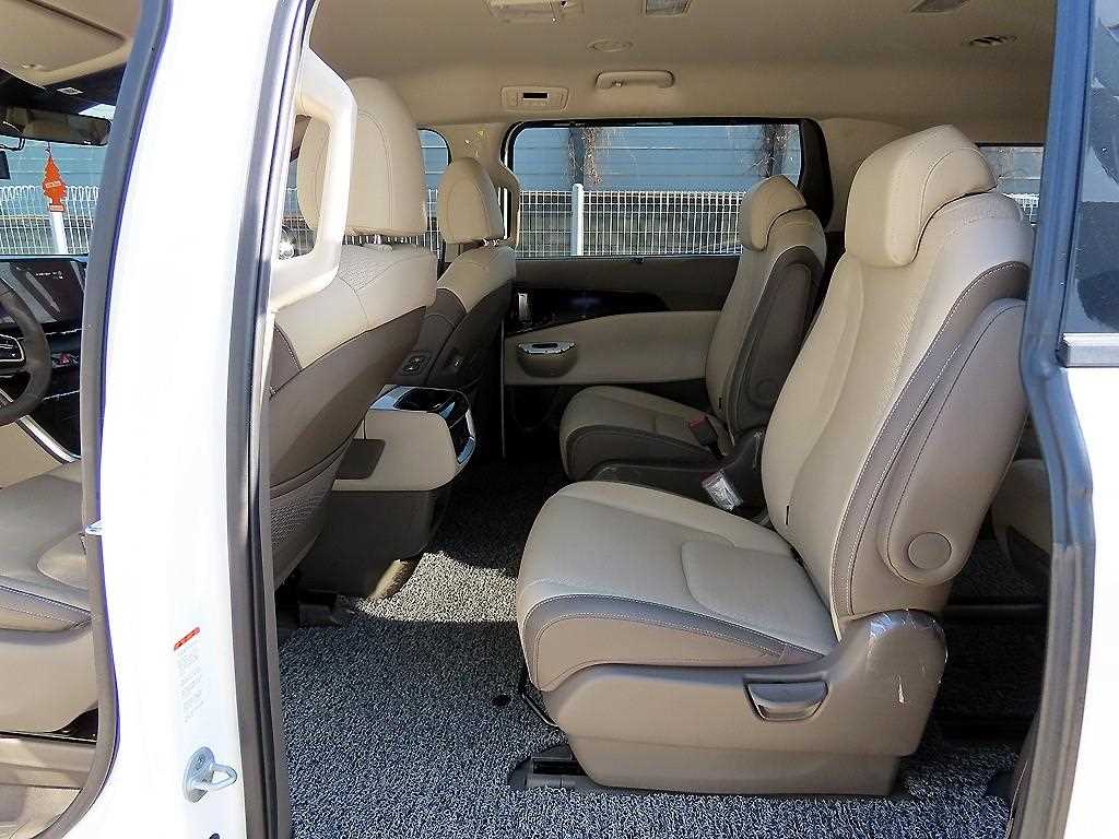 KIA Carnival - Vista 6