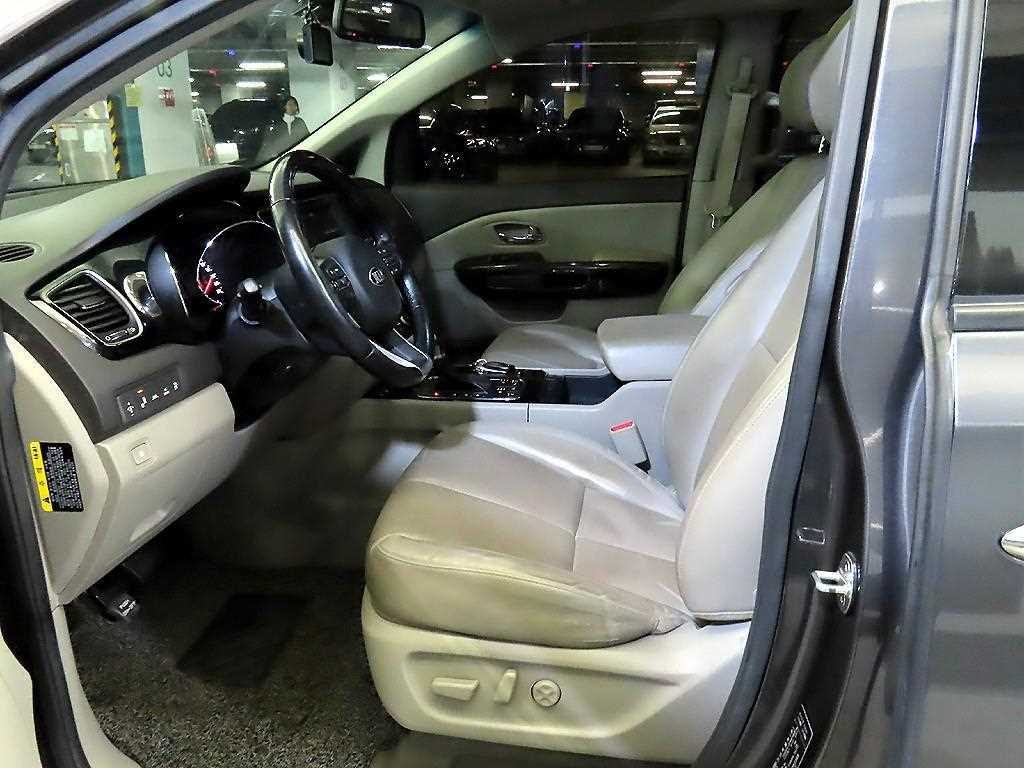 KIA Carnival - Vista 6