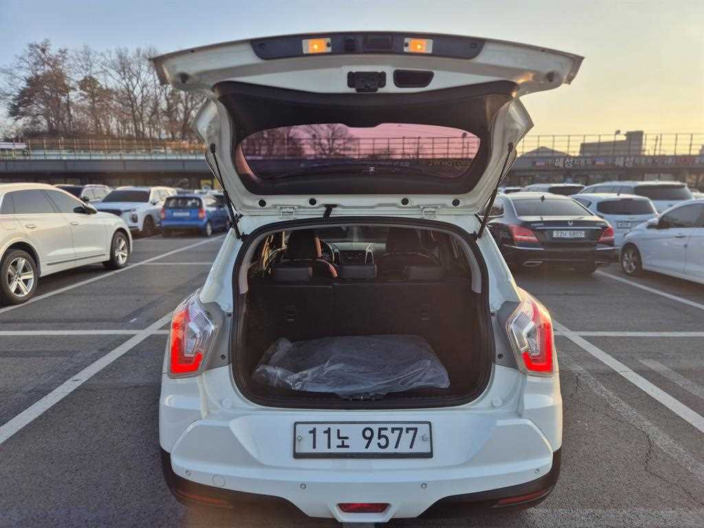 Ssangyong Tivoli 2015 Blanco - Importación desde Corea - HF Imports Iquique - Foto 17