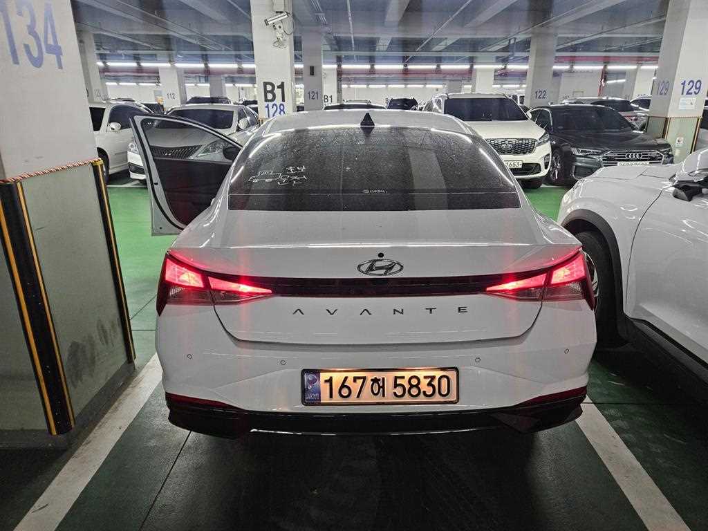 HYUNDAI Avante - Vista 4