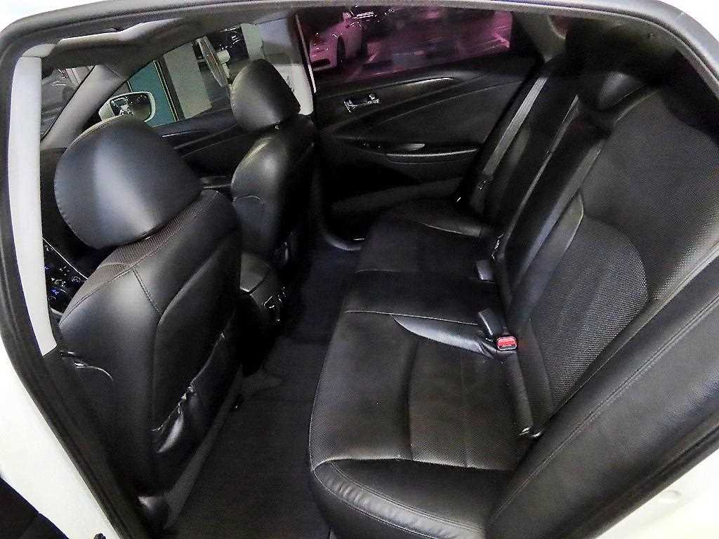 HYUNDAI Sonata - Vista 6