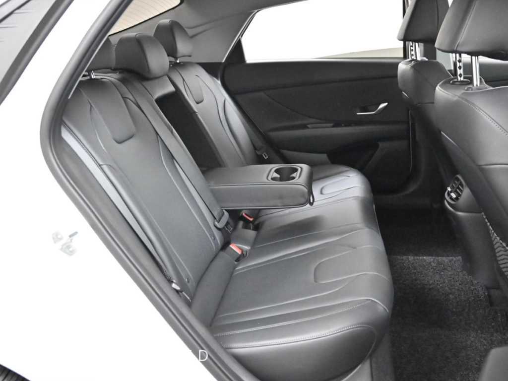 HYUNDAI Avante - Vista 12