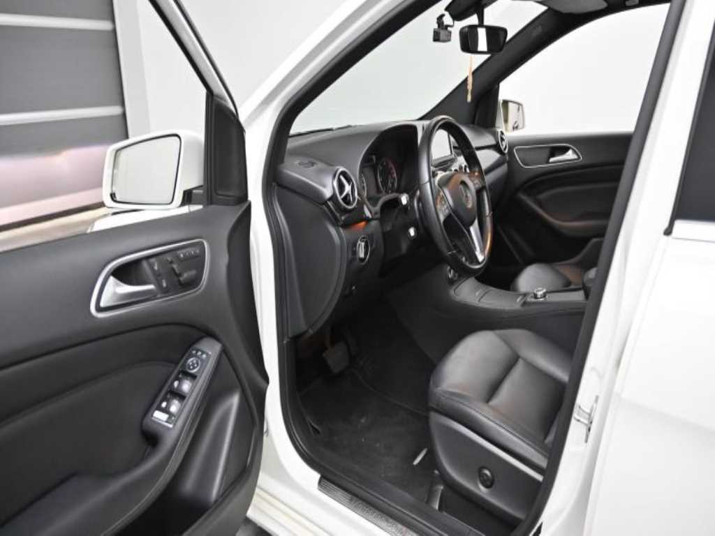 Mercedes Benz B Class (MY B) - Vista 11